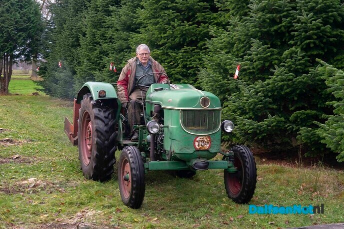 Wie levert toch de kerstbomen voor gemeente Dalfsen? - Foto: Paul Scholten