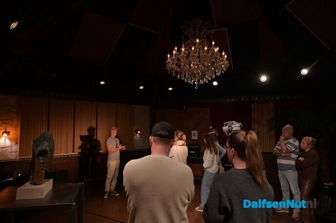 Een geweldig succes bij expositie van beeldhouwer en drummer Pim Zielman - Foto: Johan Bokma