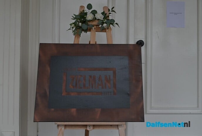 Een geweldig succes bij expositie van beeldhouwer en drummer Pim Zielman - Foto: Johan Bokma