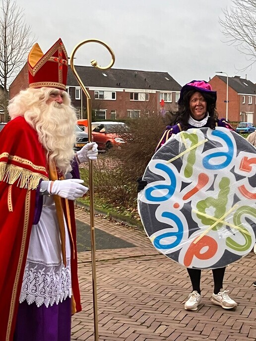 Sint en zijn Pieten bezoeken De Spiegel - Foto: Ingezonden foto
