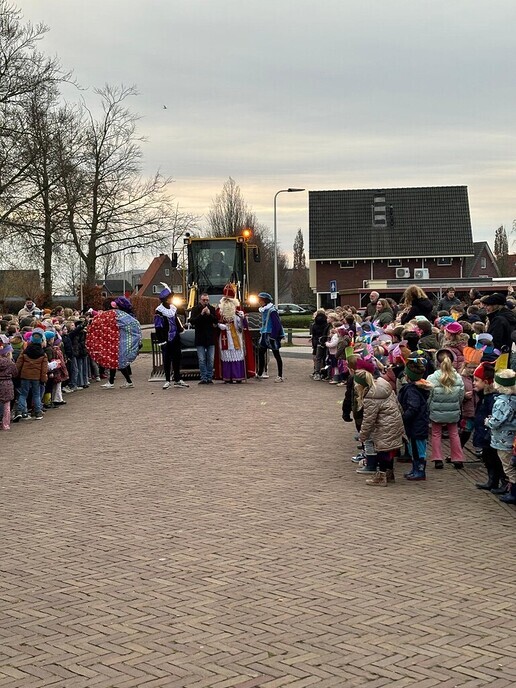 Sint en zijn Pieten bezoeken De Spiegel - Foto: Ingezonden foto