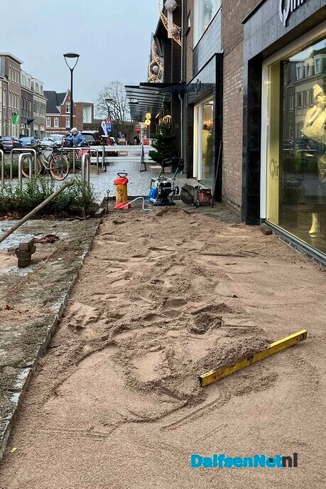 Stenen begin klimaatwinkelstraat al weer verwijderd - Foto: Paul Scholten