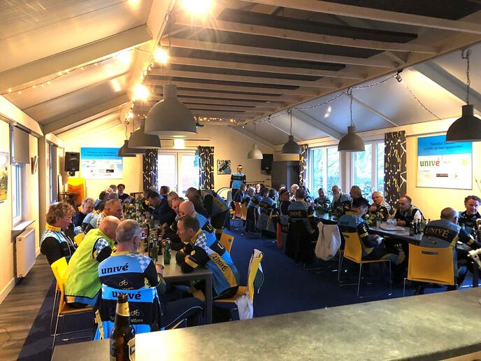 Toerclub Dalfsen fietst vandaag de Kerst-pondjes er weer af - Foto: Ingezonden foto