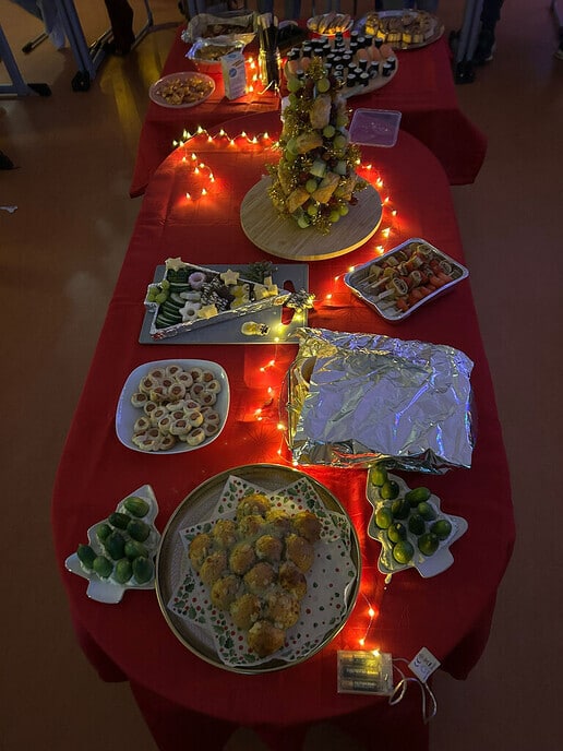 De Spiegel viert Kerstfeest - Foto: Ingezonden foto