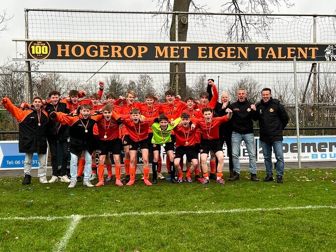 Kampioenschap S.V. Nieuwleusen JO17-1 - Foto: Ingezonden foto