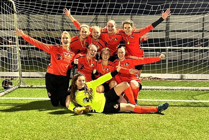 S.V. Nieuwleusen VR18+ Najaarskampioen - Foto: Ingezonden foto