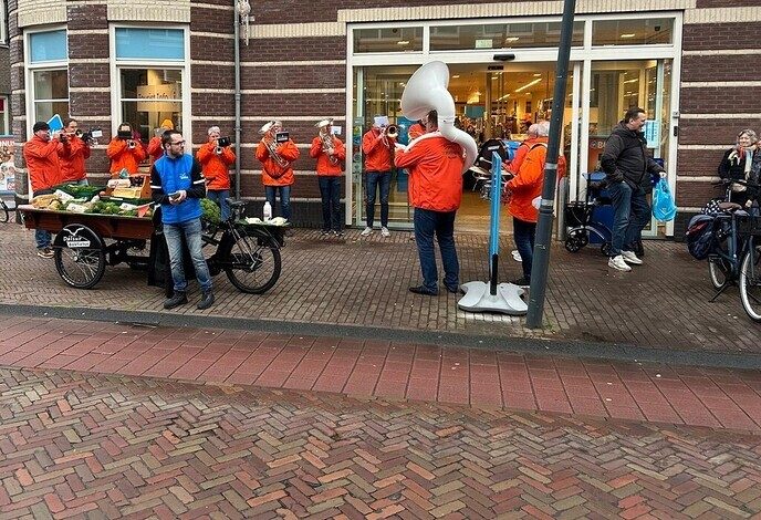 Dweilorkest bij presentatie “De Dalsur Bakfietse” - Foto: Ingezonden foto