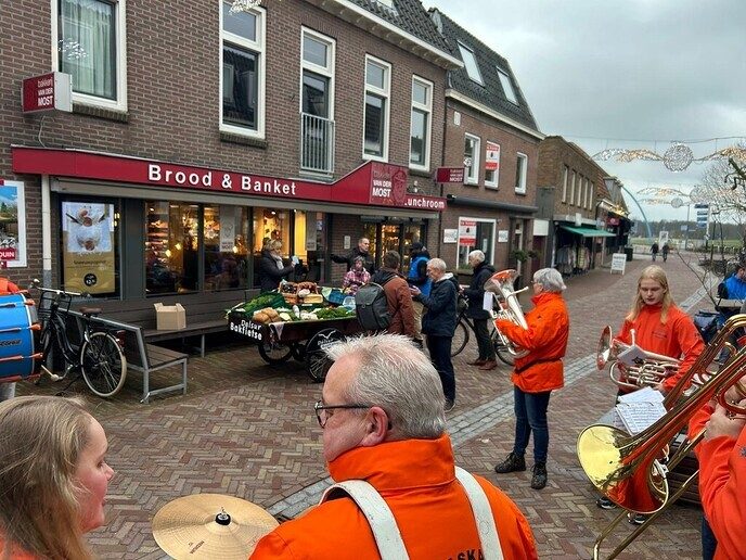 Dweilorkest bij presentatie “De Dalsur Bakfietse” - Foto: Ingezonden foto