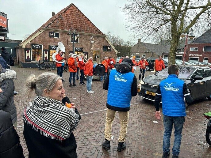 Dweilorkest bij presentatie “De Dalsur Bakfietse” - Foto: Ingezonden foto