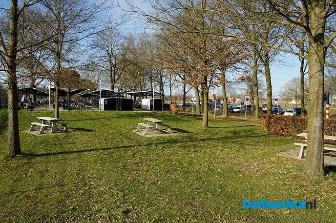De nieuwe stallingen komen direct naast de bestaande fietsparkeerplaats - Foto: Paul Scholten