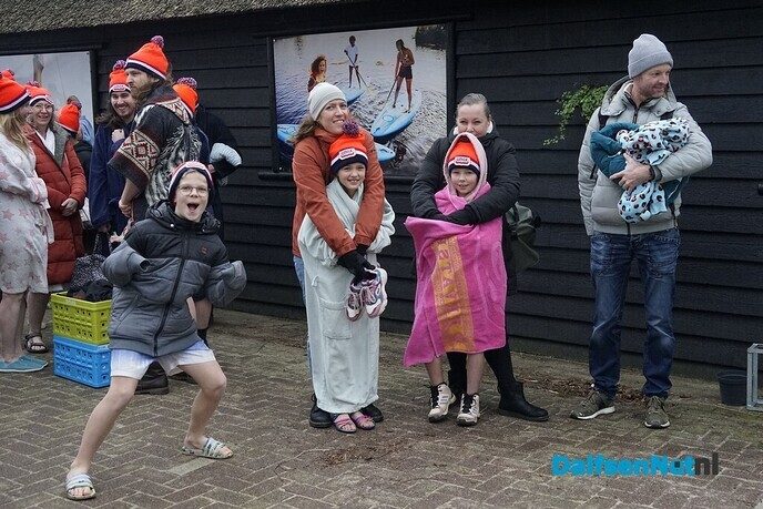 Nieuwjaarsduik 2025 in Dalfsen - Foto: Paul Scholten