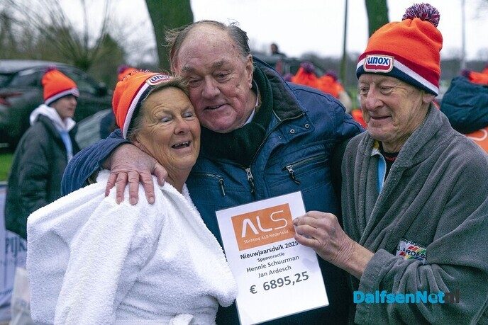 Nieuwjaarsduik 2025 in Dalfsen - Foto: Paul Scholten