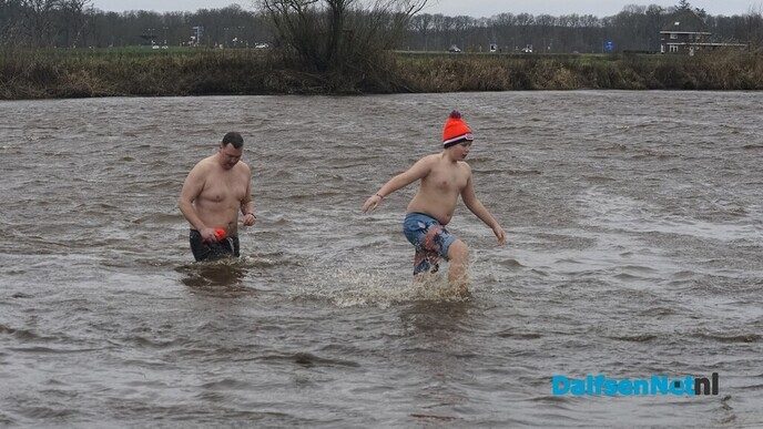 Nieuwjaarsduik 2025 in Dalfsen - Foto: Paul Scholten