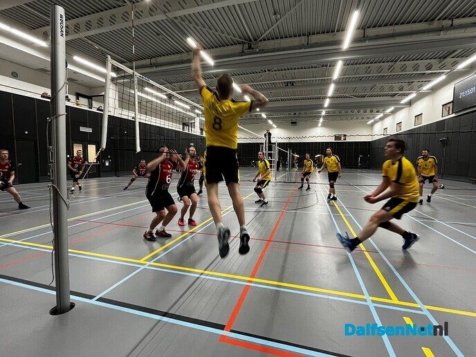 Spannende volleybalderby tussen Dalvo en Flash - Foto: Ingezonden foto