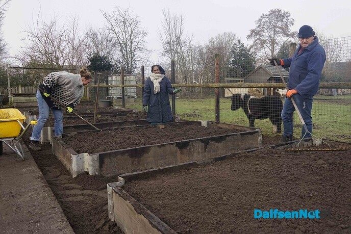 Aanleg moestuinbakken bij Villa Kakelbont - Foto: Paul Scholten