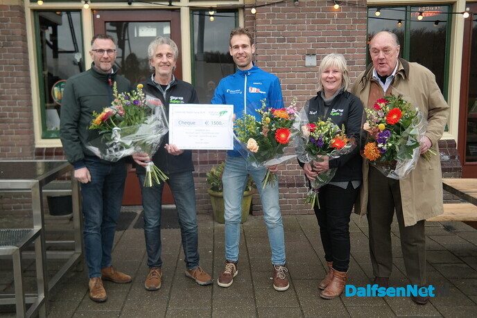 Station tot Stationloop schenkt weer € 1500 aan goed doel: dit jaar de Strijd van Salland