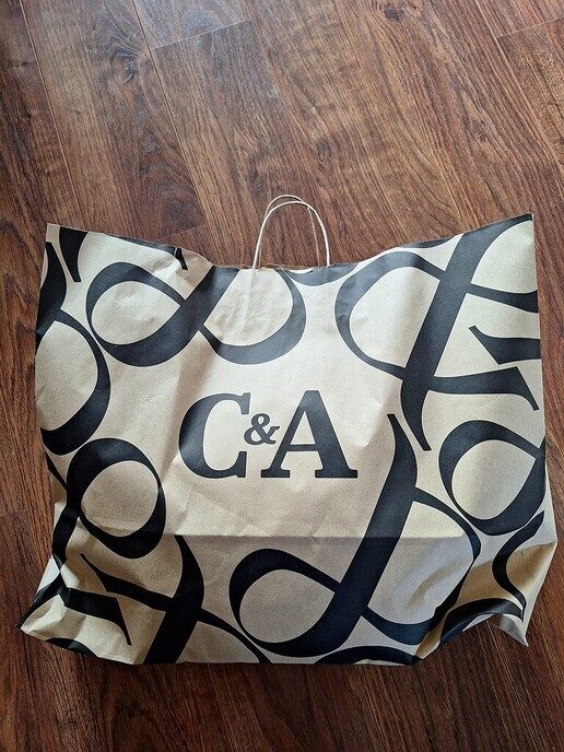 C&A tas gevonden met kleding - Foto: Ingezonden foto