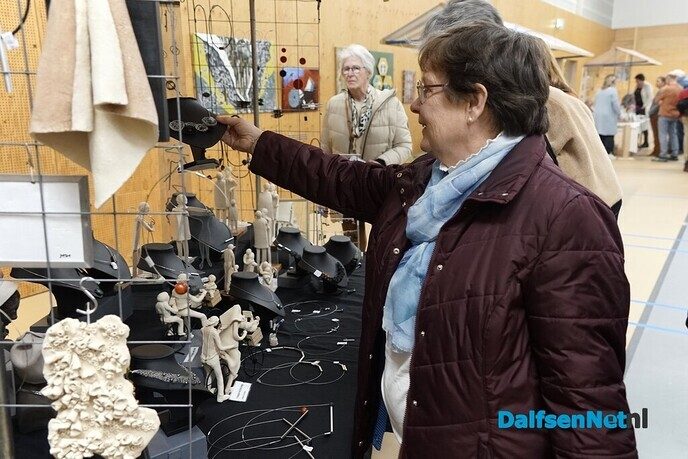 Drukke Kunstmarkt in Trefkoele+ - Foto: Paul Scholten