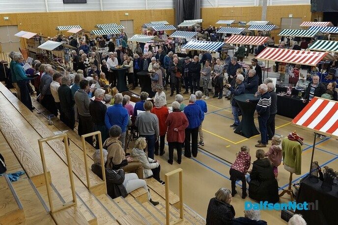 Drukke Kunstmarkt in Trefkoele+ - Foto: Paul Scholten