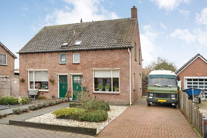 Te Koop: sfeervolle twee-onder-één-kapwoning met eigen oprit – Burg.Bosch Bruiststraat 35, 7711 JA Nieuwleusen