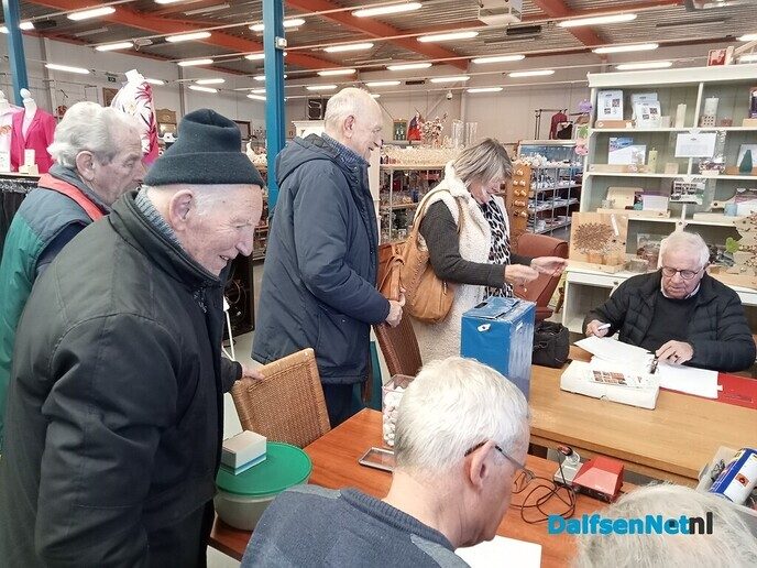 Het liep storm vandaag bij het Repair Cafè in Dalfsen - Foto: Wim