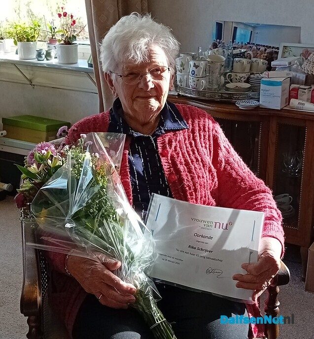 Jubilarissen gehuldigd bij de Vrouwen van Nu Dalfsen - Foto: Ingezonden foto