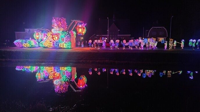 Verlichte optocht Lemelerveld - Foto: Ingezonden foto
