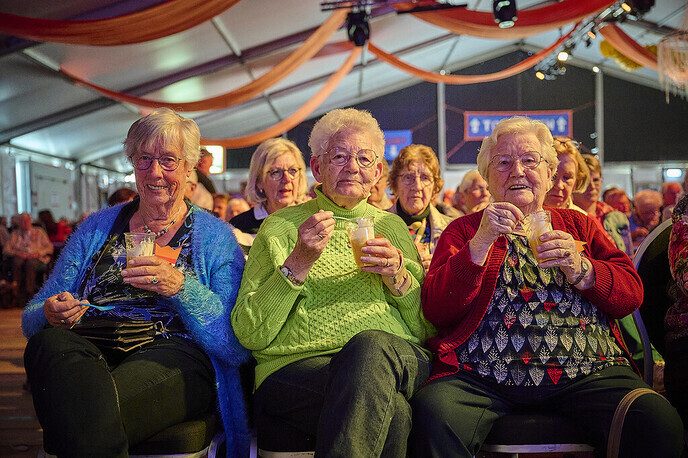 Dalfsen geniet van volle feesttent en fanatieke quizstrijd - Foto: Ingezonden foto