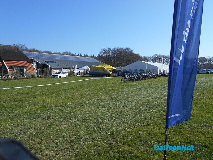 Enorm veel belangstelling bij open dag boerderij Renee Dijsselhof - Foto: Willy