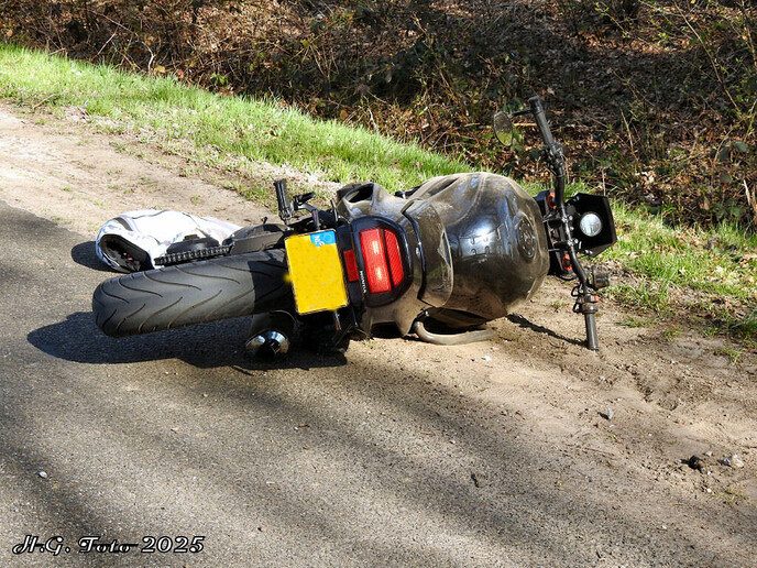 Motorrijder onderuit aan de Stokte.