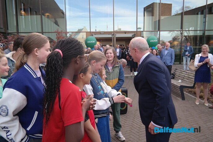 Dalfsen is blij met nieuwe burgemeester Michael Sijbom - Foto: Hans Keesmaat
