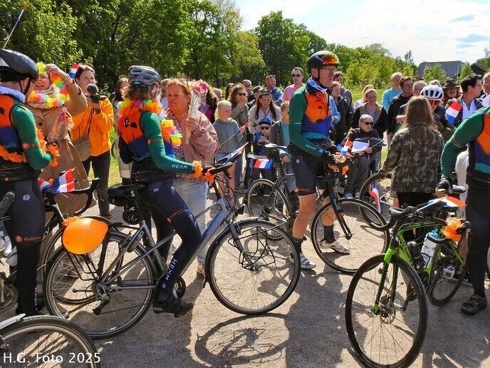 Fietsers komen aan in Oudleusen