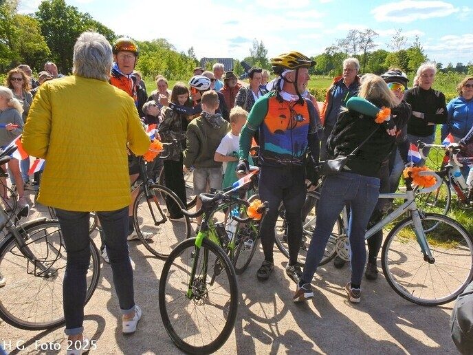 Fietsers komen aan in Oudleusen