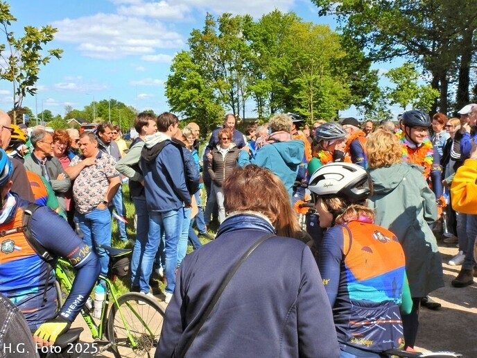 Fietsers komen aan in Oudleusen