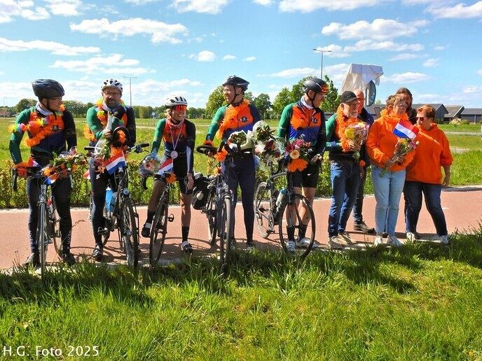 Fietsers komen aan in Oudleusen