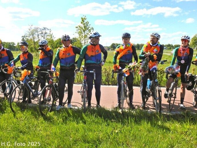 Fietsers komen aan in Oudleusen