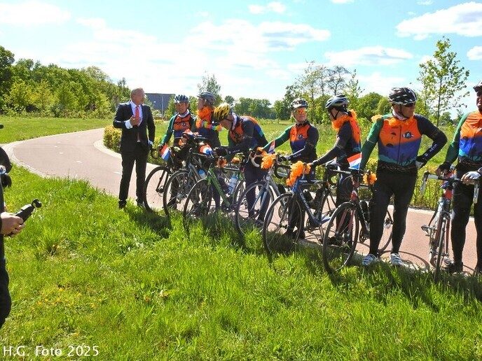 Fietsers komen aan in Oudleusen