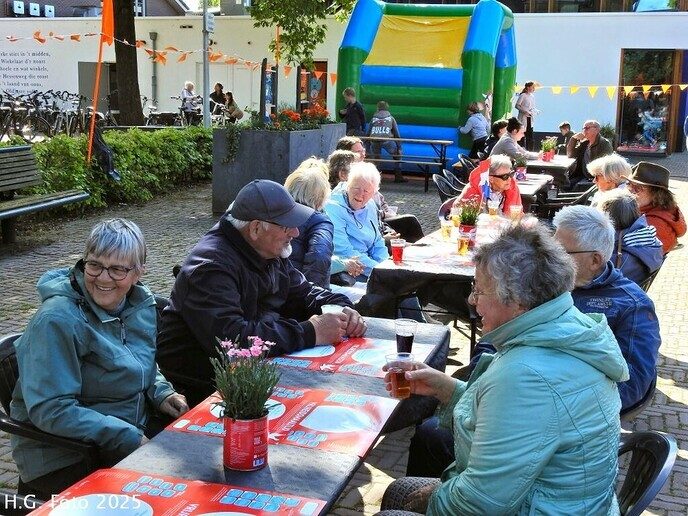Fietsers komen aan in Oudleusen