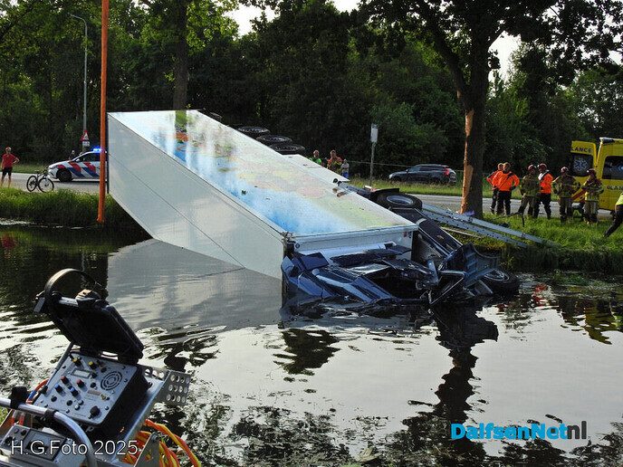 Vrachtwagen schoot water in - Foto: H.G. Foto