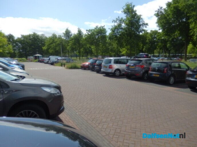 Parkeerplaats bij station gewilde plek - Foto: Willy