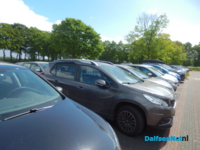 Parkeerplaats bij station gewilde plek - Foto: Willy