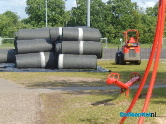 Kunstgrasvelden sportpark Gerner flink onder handen - Foto: Willy
