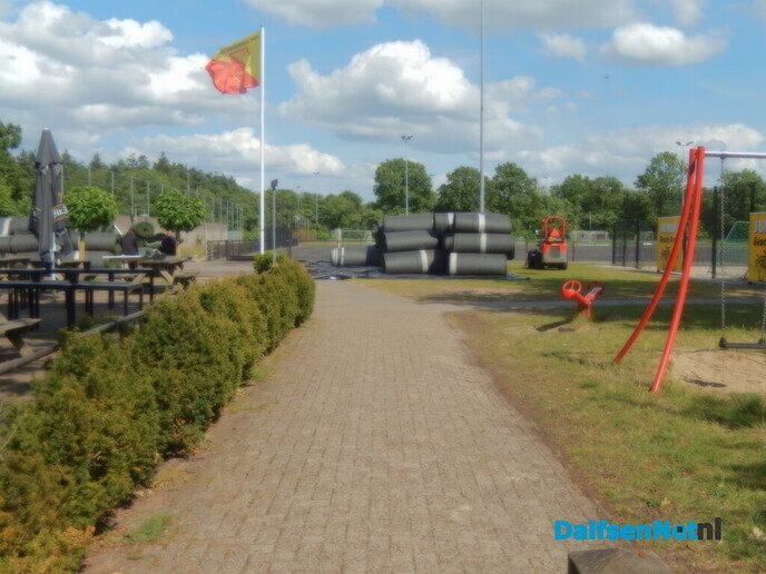 Kunstgrasvelden sportpark Gerner flink onder handen - Foto: Willy