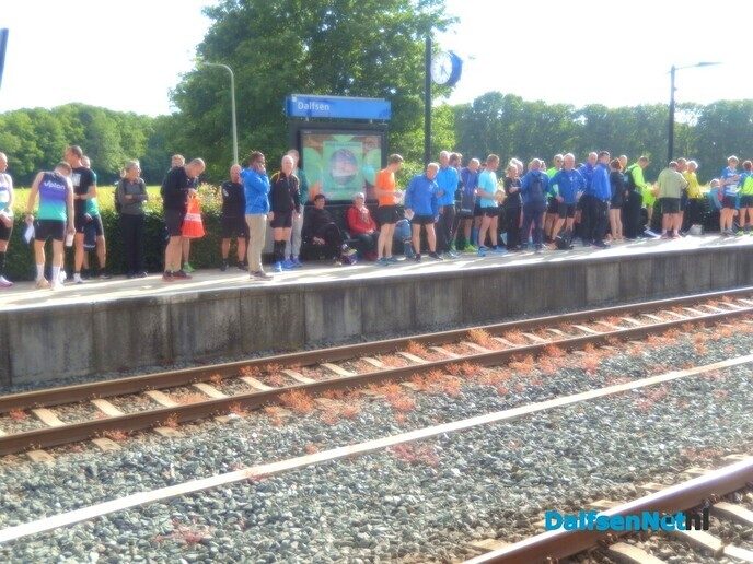 De eerste trein met een hele koppel lopers is vertrokken - Foto: Willy
