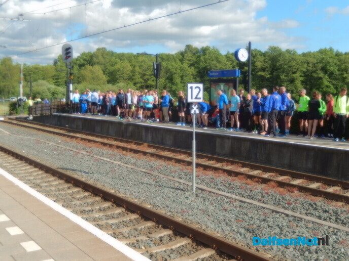 De eerste trein met een hele koppel lopers is vertrokken - Foto: Willy