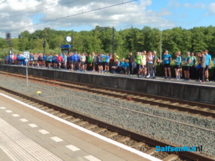 De eerste trein met een hele koppel lopers is vertrokken - Foto: Willy