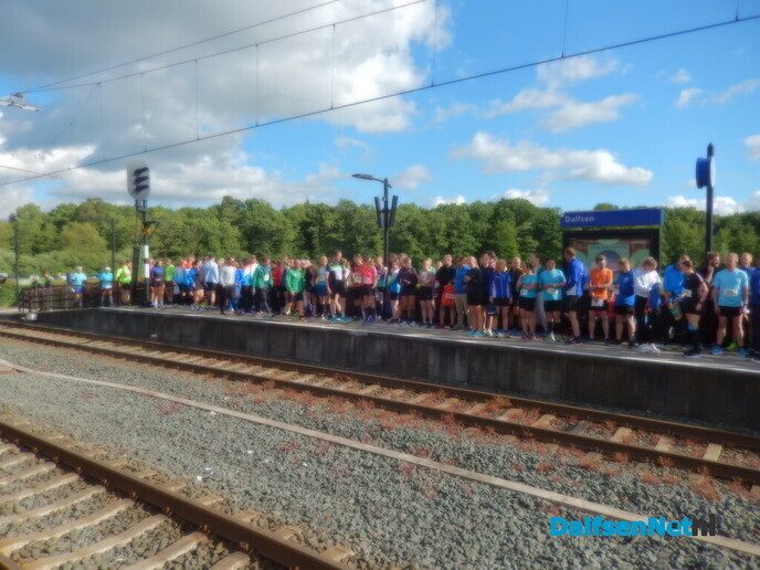 De eerste trein met een hele koppel lopers is vertrokken - Foto: Willy