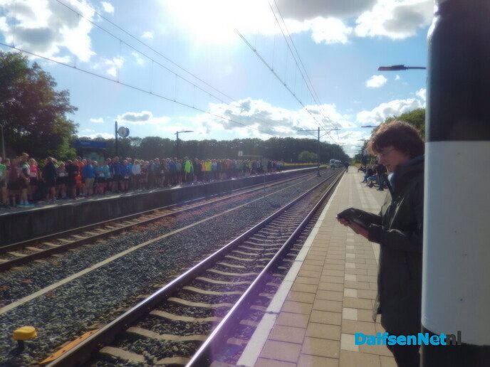 De eerste trein met een hele koppel lopers is vertrokken - Foto: Willy