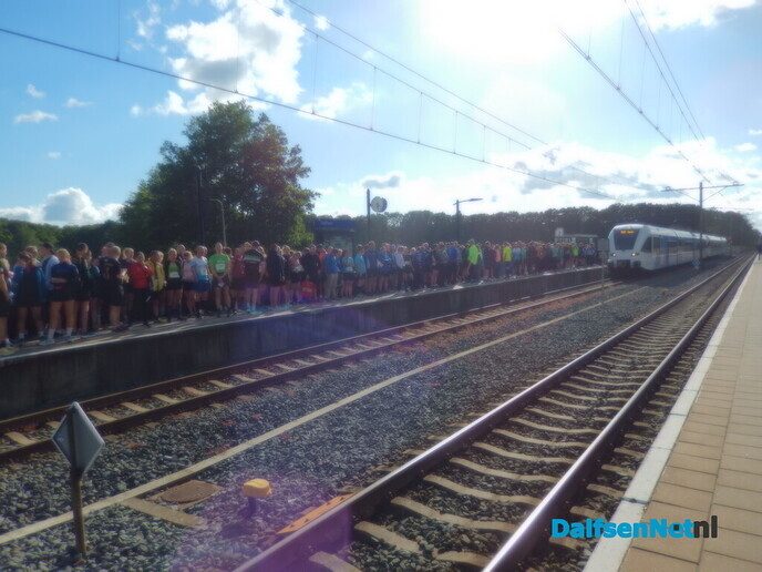 De eerste trein met een hele koppel lopers is vertrokken - Foto: Willy
