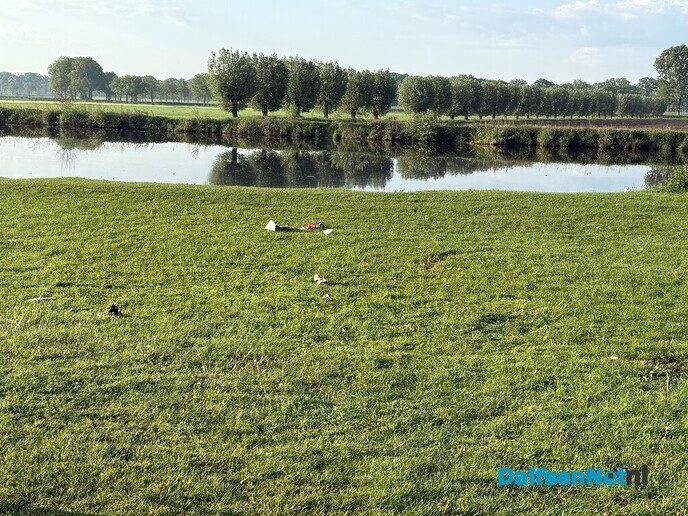 Rotzooi bij de Bellingeweer - Foto: Ingezonden foto